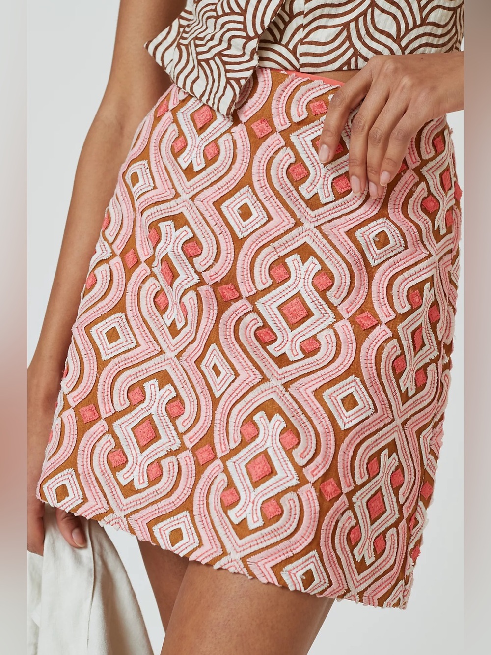 By Anthropologie Slim Mini Skirt Linen Apricot Tan Embroidered Women’s Size 2 - Picture 1 of 14